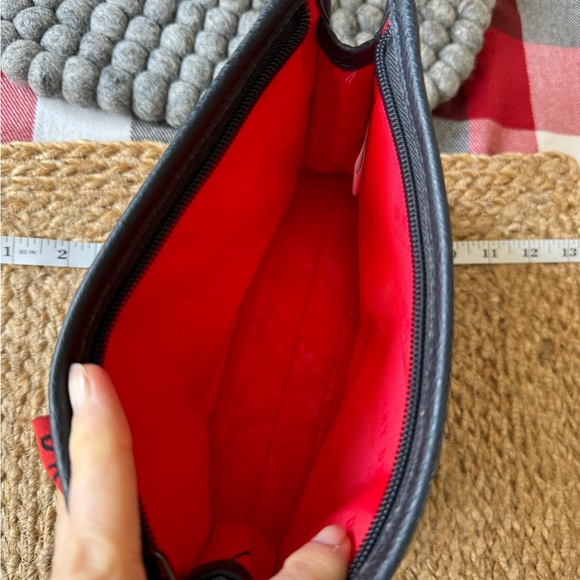 Donna Karan DKNY cosmetic pouch. - Picture 4 of 5